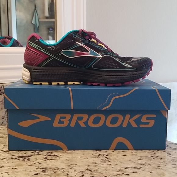 BROOKS | Running Shoe | 4044 - Picture 2 of 7